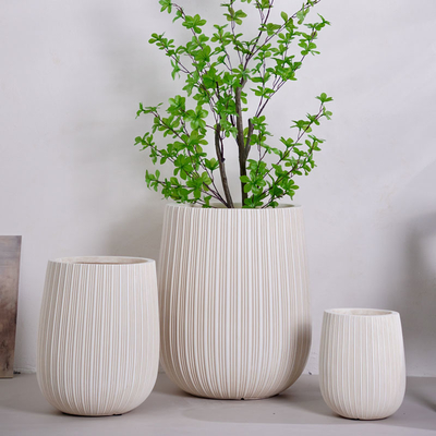 nötr bej yuvarlak fiber kil saksı, dikey çizgili desenli, hafif, dayanıklı, az bakım gerektiren çiçek saksısı, tatil villası, otel, alışveriş merkezi, ofis dekorasyonu, bahçe peyzaj projesi