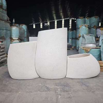 Şık Ekstra Büyük Beyaz Düzensiz Kavisli Akan Hatlı Yuvarlak Fiber Kil Saksı