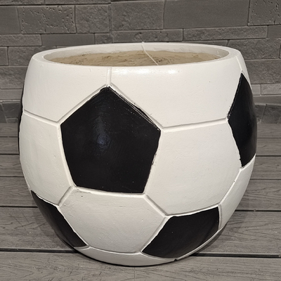 Futbol topu tasarımı sportif eğlenceli - temalı görünüm eğri küresel kil fiber bitki yetiştiricisi hafif dayanıklı düşük bakımlı çiçek küpü tatil villa ofis dekorasyonu bahçe peyzaj projesi