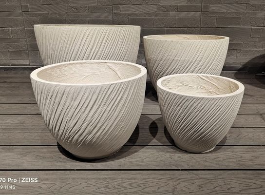 Akıcı Çizgili Efekt Çağdaş Görünüm Beyaz Yuvarlak Fiber Kil Saksılar