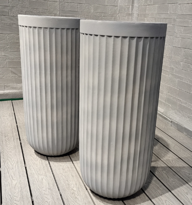 Uzun, serin tonlu gri doğrusal boyutlu yuvarlak fiber kil saksı lüks dekorasyon projesi